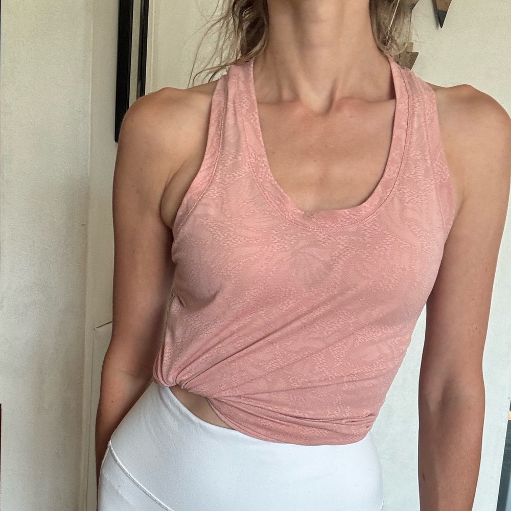 Athleta Momentum Seamless Etched Floral Racerback Tank Top Orange Pink ROSE XS